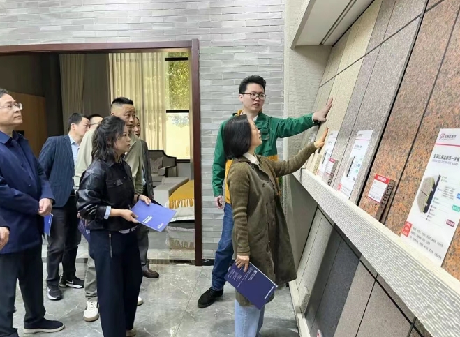 安徽省池州市貴池區(qū)政協(xié)赴長葛寶潤達(dá)參觀考察